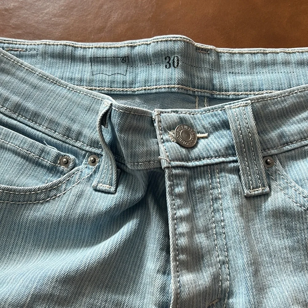 Levi’s jean shorts waist size = 30 - Picture 6 of 6